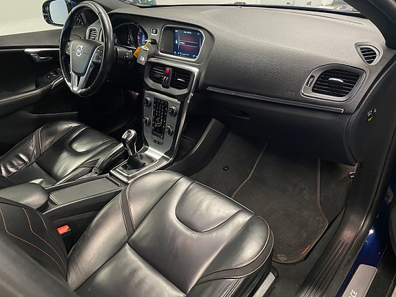 Volvo V40 Cross Country 9 of 29