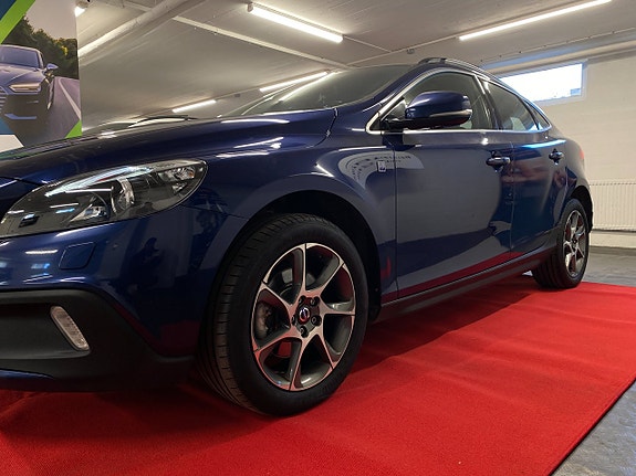 Volvo V40 Cross Country 3 of 29
