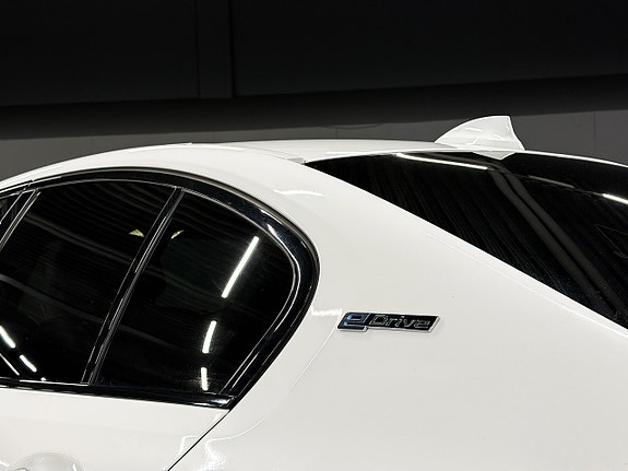 BMW 530e 12 of 20