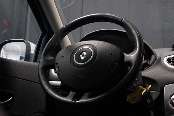 Renault Clio 15 of 15