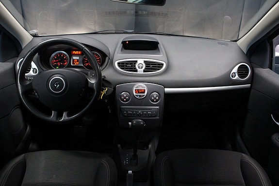 Renault Clio 14 of 15