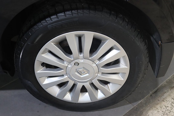 Renault Clio 14 of 18