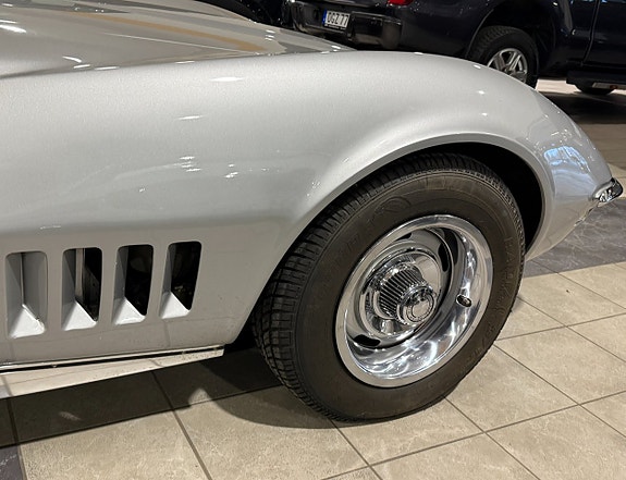 Chevrolet Corvette 7 of 13