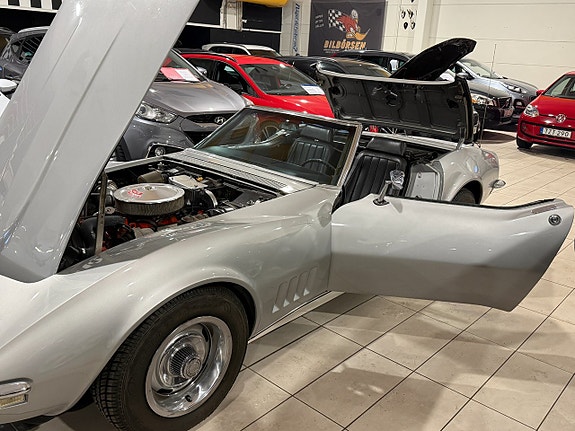 Chevrolet Corvette 6 of 13