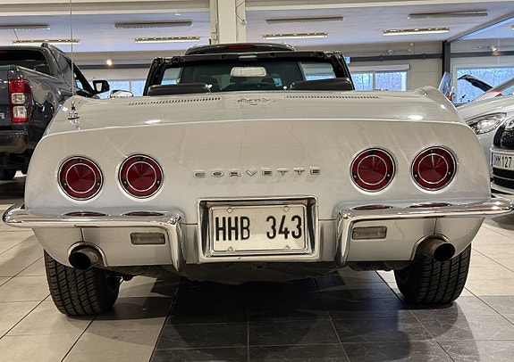 Chevrolet Corvette 4 of 5