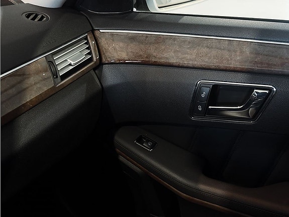 Mercedes-Benz E200 20 of 25