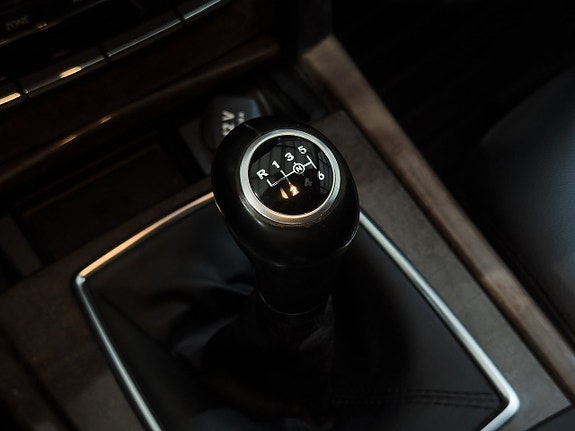 Mercedes-Benz E200 17 of 25