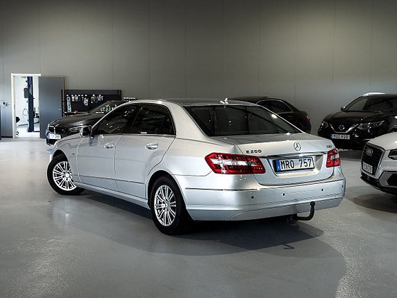 Mercedes-Benz E200 5 of 25