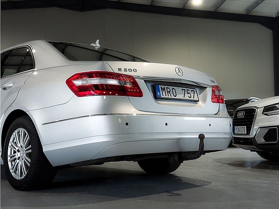 Mercedes-Benz E200 6 of 25