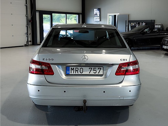 Mercedes-Benz E200 7 of 25