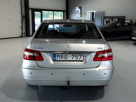 Mercedes-Benz E200 7 of 25