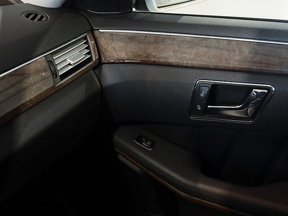 Mercedes-Benz E200 20 of 25