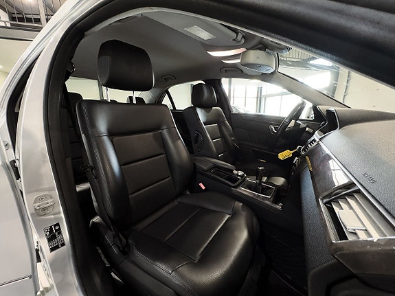 Mercedes-Benz E200 10 of 25