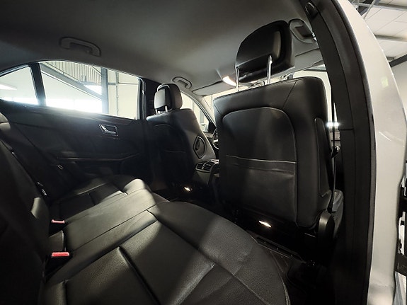 Mercedes-Benz E200 14 of 25