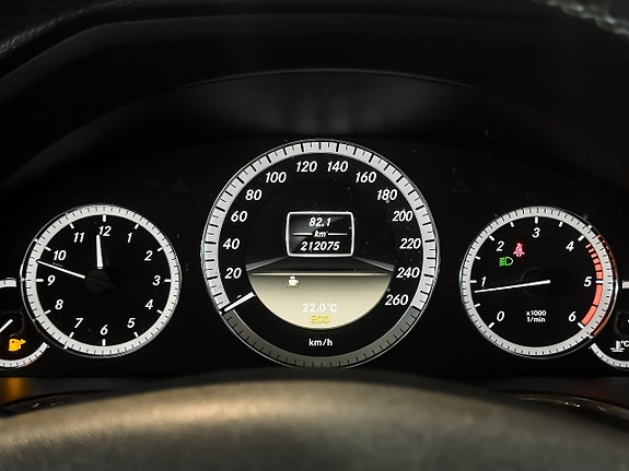 Mercedes-Benz E200 13 of 25
