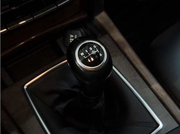 Mercedes-Benz E200 17 of 25