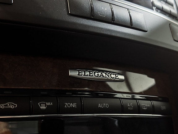 Mercedes-Benz E200 23 of 25