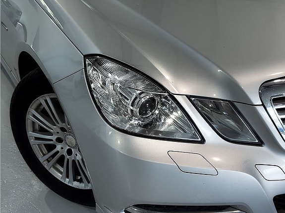 Mercedes-Benz E200 3 of 5