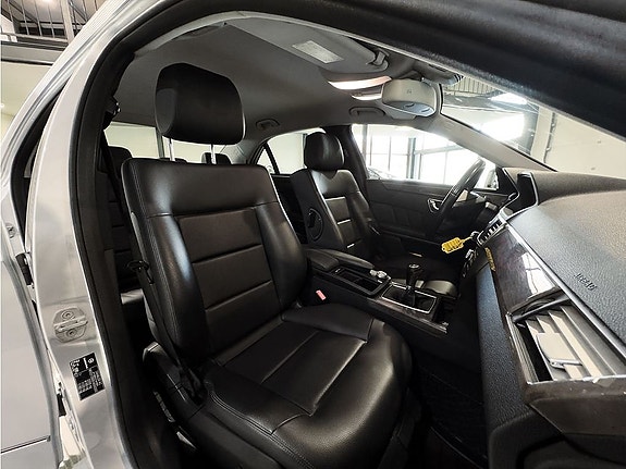 Mercedes-Benz E200 10 of 25