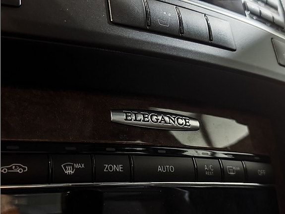 Mercedes-Benz E200 23 of 25
