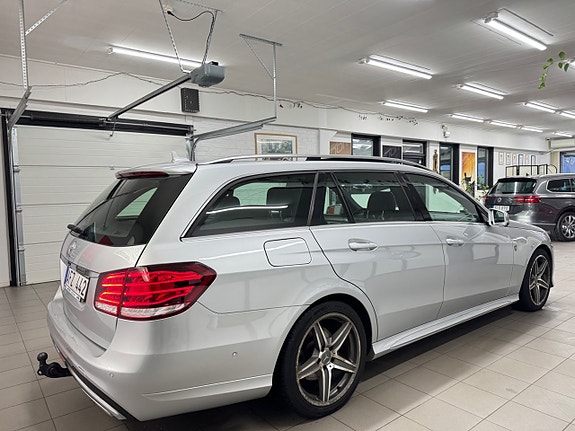 Mercedes-Benz E350 3 of 5