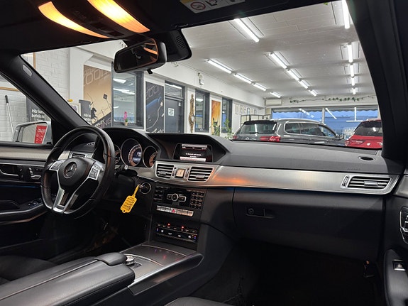 Mercedes-Benz E350 13 of 25