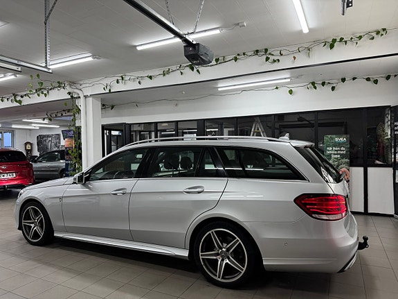 Mercedes-Benz E350 2 of 5