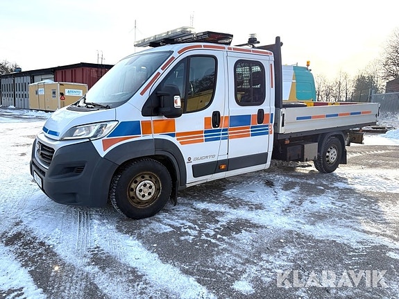 Lastbil Fiat Ducato med kran