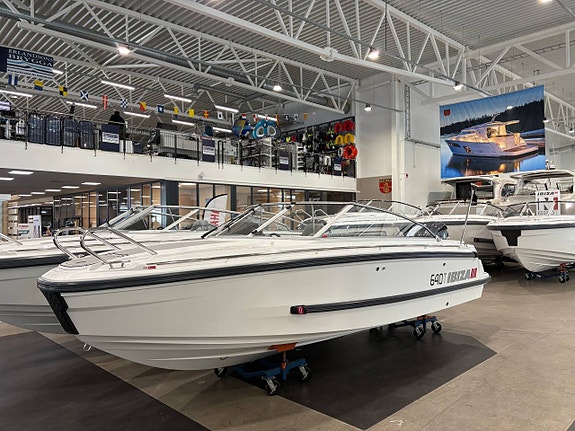 Ibiza 640 Touring 2026 ink. Yamaha F150 XCC NYHET!