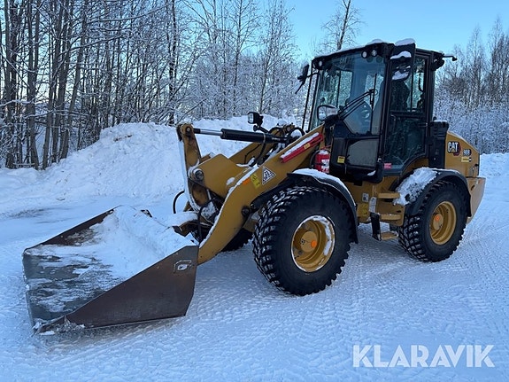 Hjullastare CAT 908 med vikplog och planering