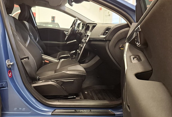 Volvo V40 14 of 25