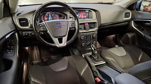 Volvo V40 2 of 25