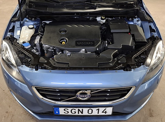 Volvo V40 19 of 25