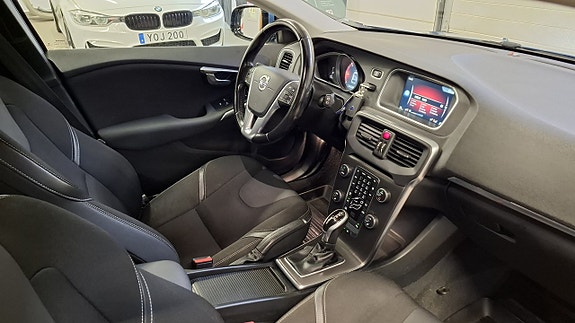 Volvo V40 13 of 25