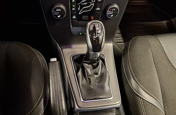 Volvo V40 21 of 25