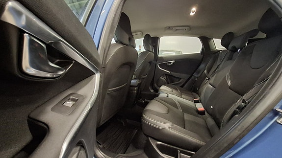 Volvo V40 16 of 25