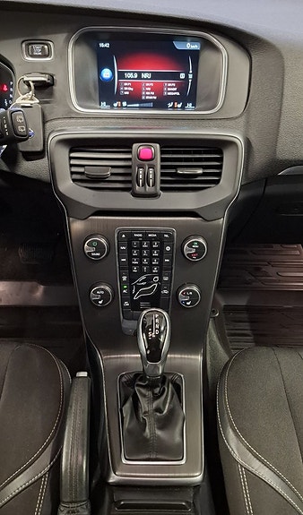 Volvo V40 25 of 25