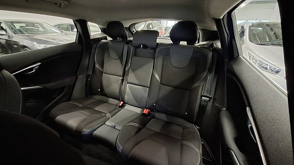 Volvo V40 17 of 25
