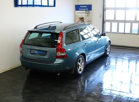 Volvo V50 2 of 16