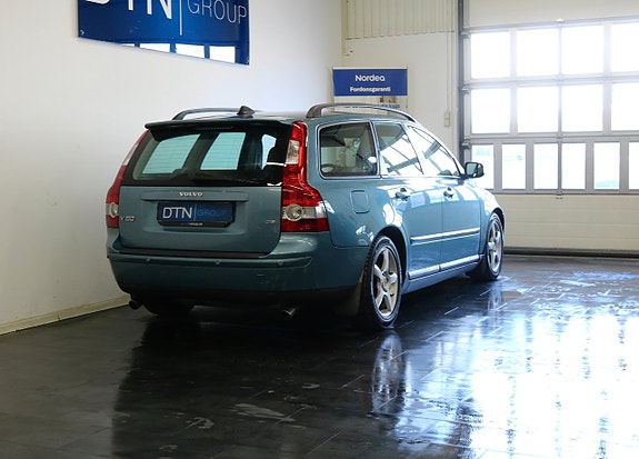 Volvo V50 3 of 16