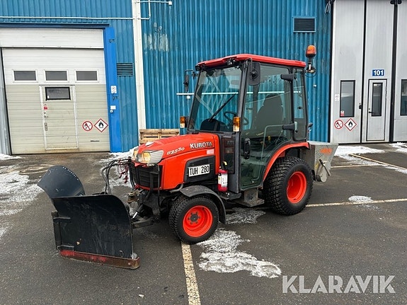 Redskapsbärare Kubota B2530 med vikplog och s