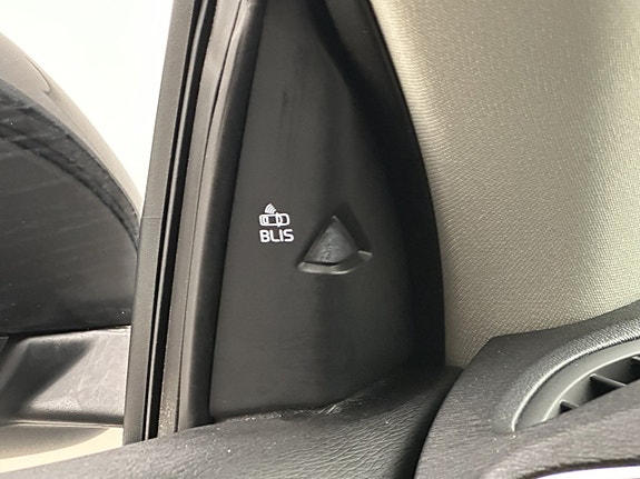 Volvo V40 Cross Country 12 of 27