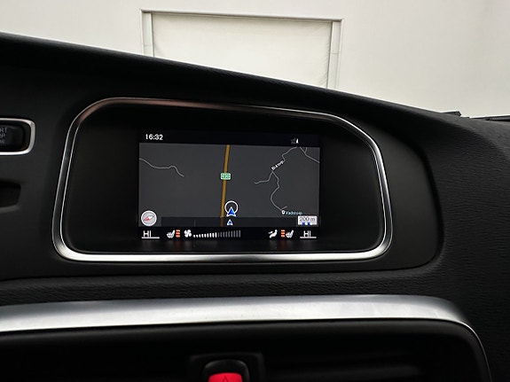 Volvo V40 Cross Country 20 of 27