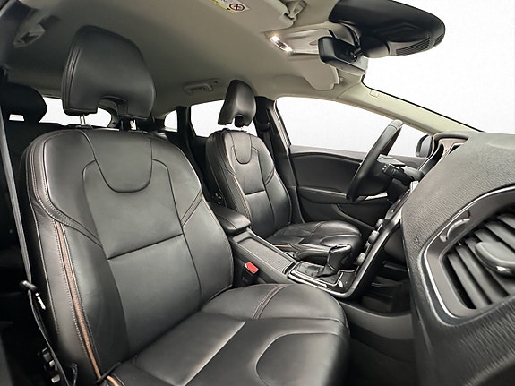 Volvo V40 Cross Country 25 of 27