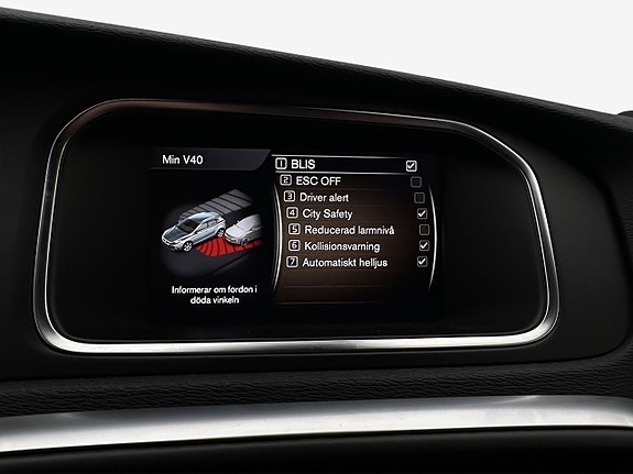 Volvo V40 Cross Country 21 of 27