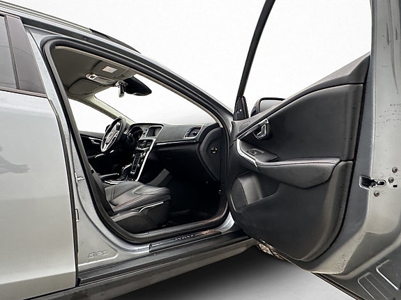 Volvo V40 Cross Country 14 of 27