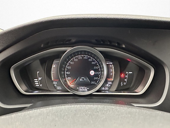 Volvo V40 Cross Country 17 of 27