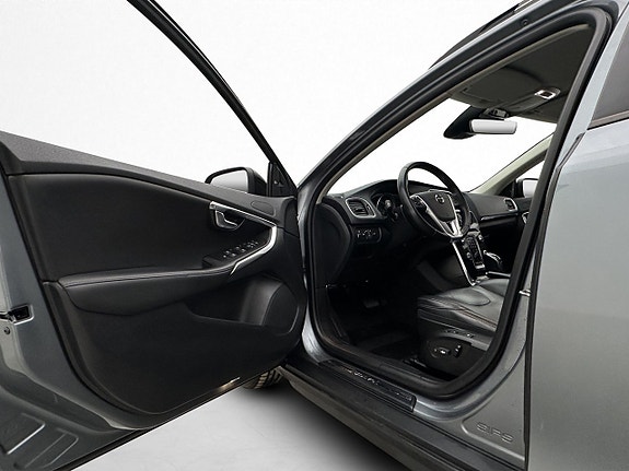 Volvo V40 Cross Country 10 of 27