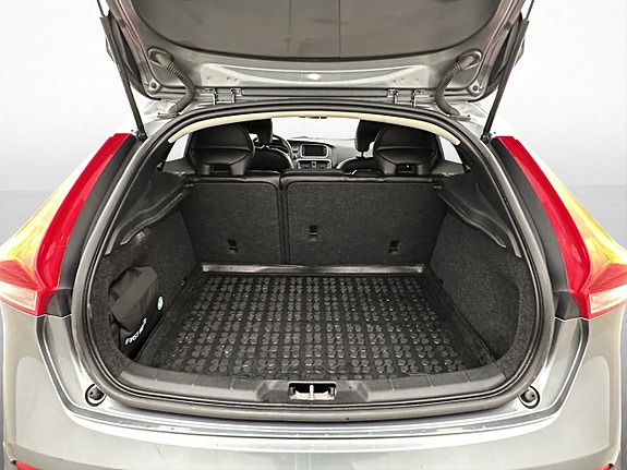 Volvo V40 Cross Country 27 of 27