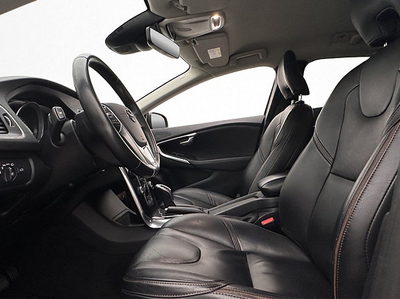 Volvo V40 Cross Country 11 of 27